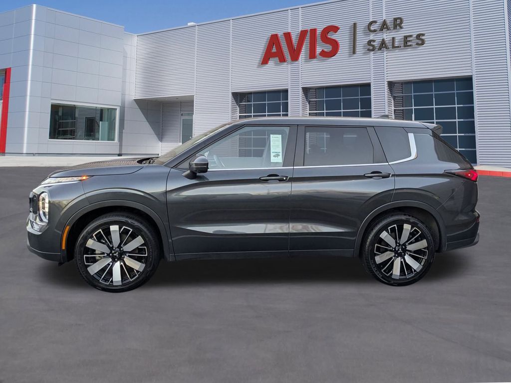 Thumbnail: 2025 Mitsubishi Outlander - 10