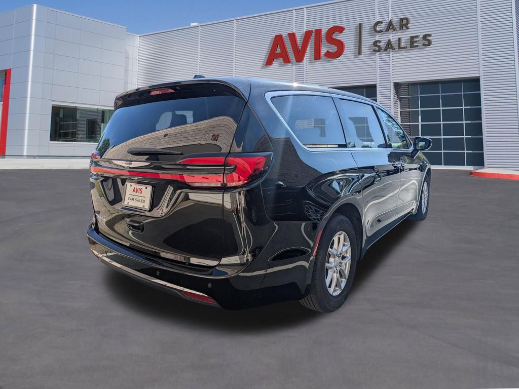 Thumbnail: 2025 Chrysler Pacifica - 6