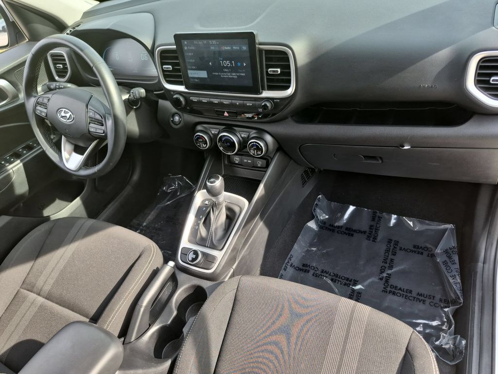 2025 Hyundai Venue SEL - Photo 31