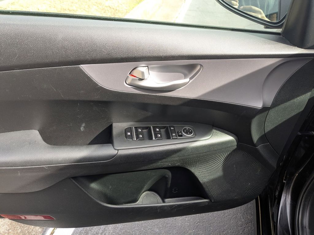 Thumbnail: 2024 Kia Forte - 21