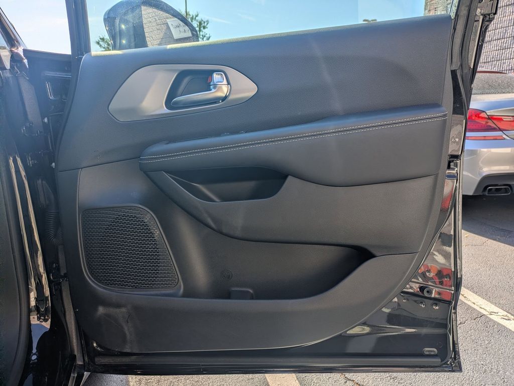 Thumbnail: 2025 Chrysler Pacifica - 31