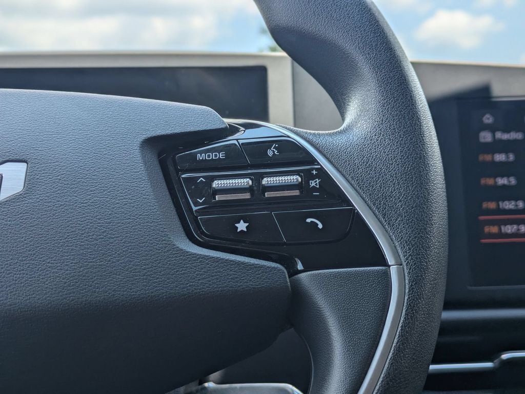 Thumbnail: 2025 Kia Niro - 23