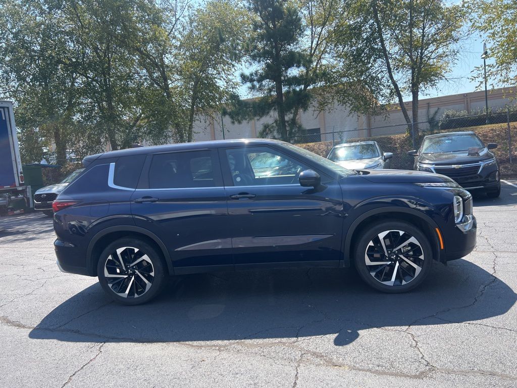 Thumbnail: 2024 Mitsubishi Outlander - 8