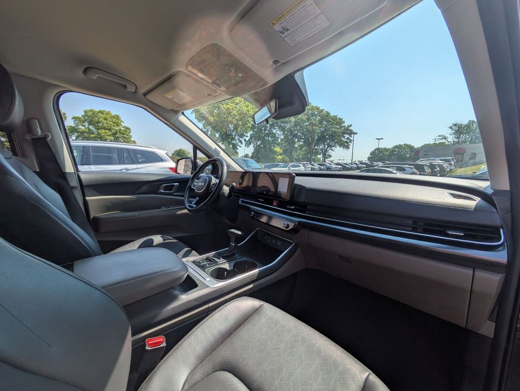 Thumbnail: 2025 Kia Carnival - 29
