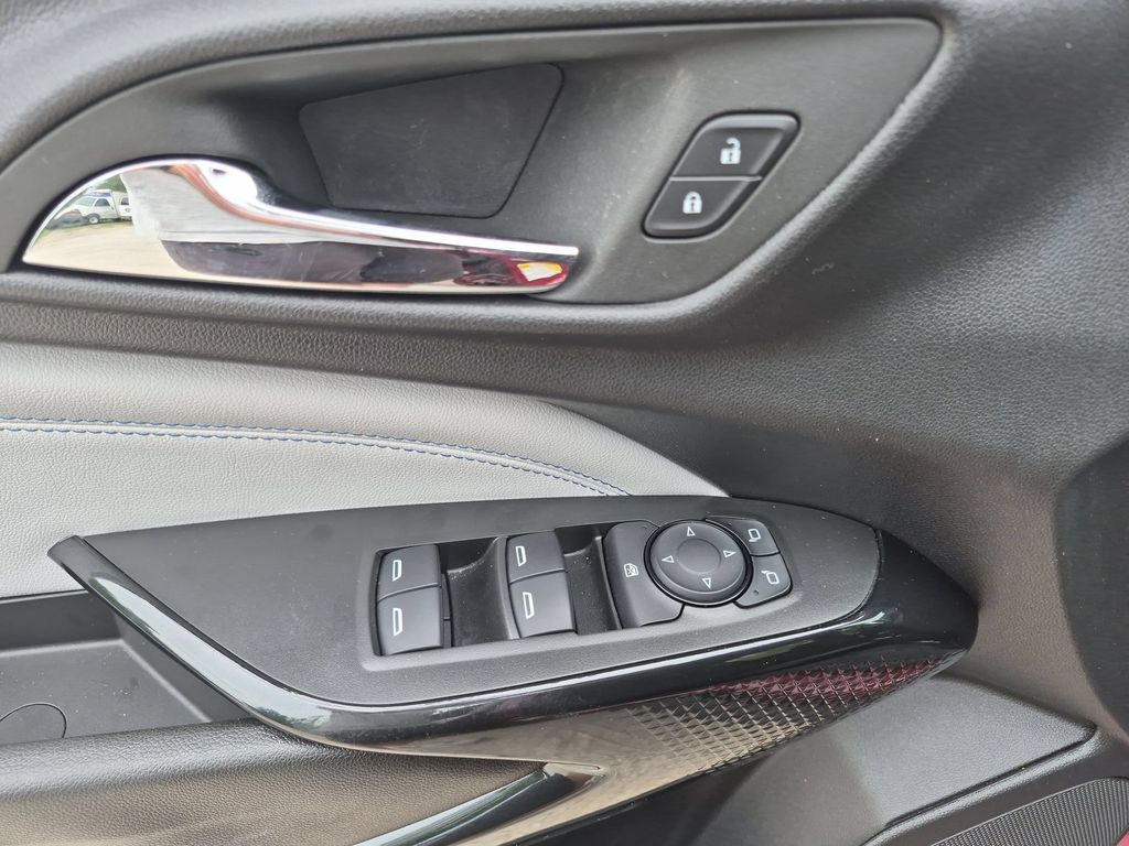 2025 Chevrolet Trax LT - Photo 13