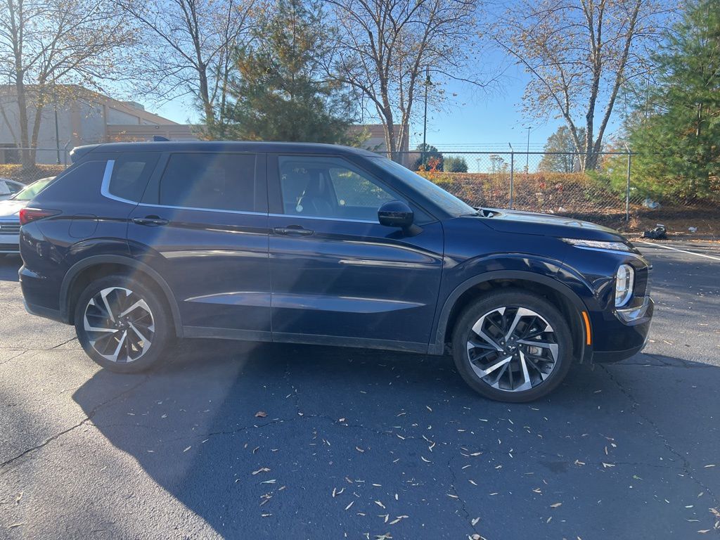 Thumbnail: 2024 Mitsubishi Outlander - 10