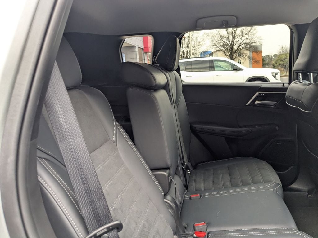 Thumbnail: 2025 Mitsubishi Outlander - 30