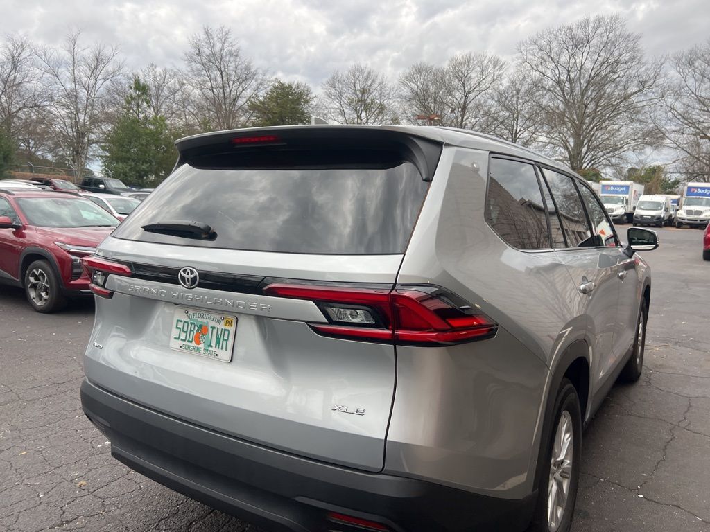 Thumbnail: 2025 Toyota Grand Highlander - 11