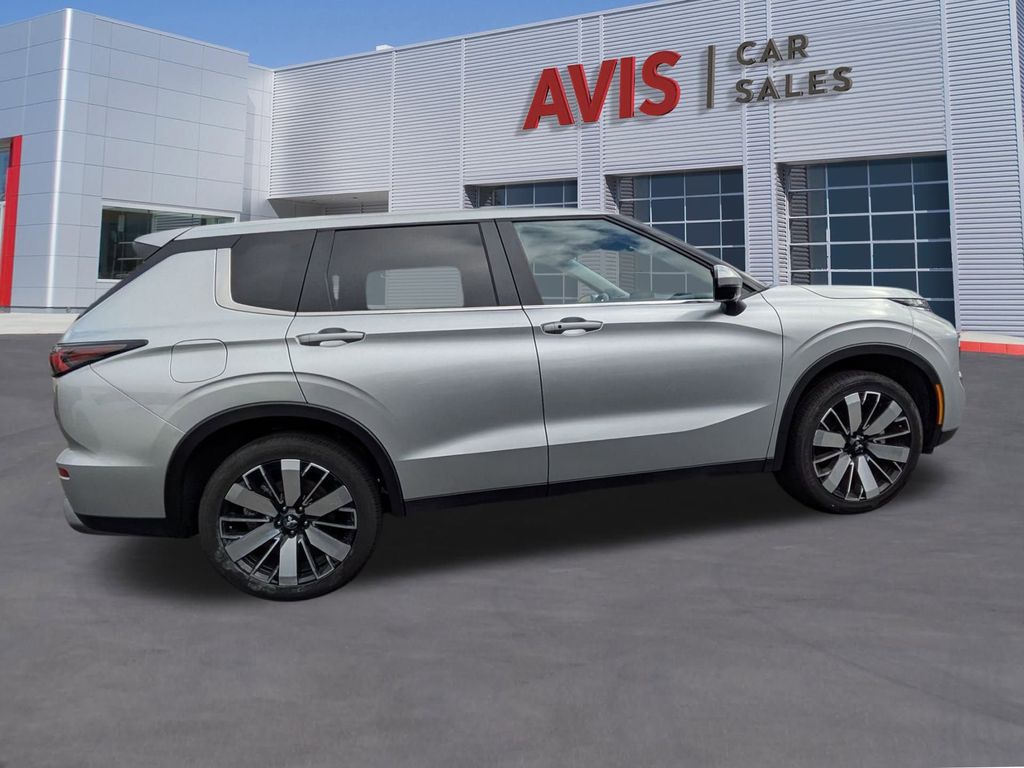 Thumbnail: 2025 Mitsubishi Outlander - 5