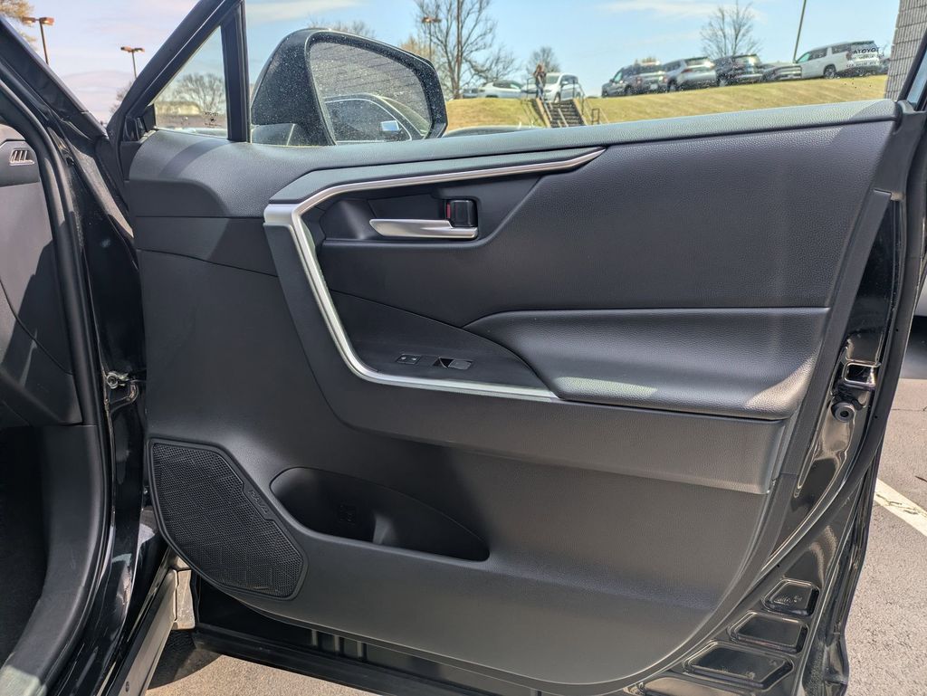 Thumbnail: 2025 Toyota RAV4 - 34