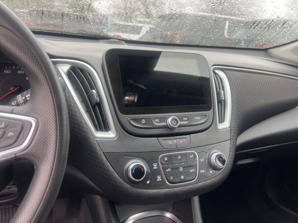 Thumbnail: 2024 Chevrolet Malibu - 9