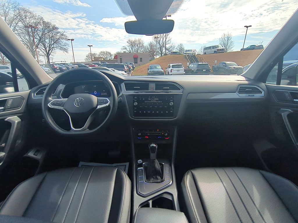 Thumbnail: 2024 Volkswagen Tiguan - 25