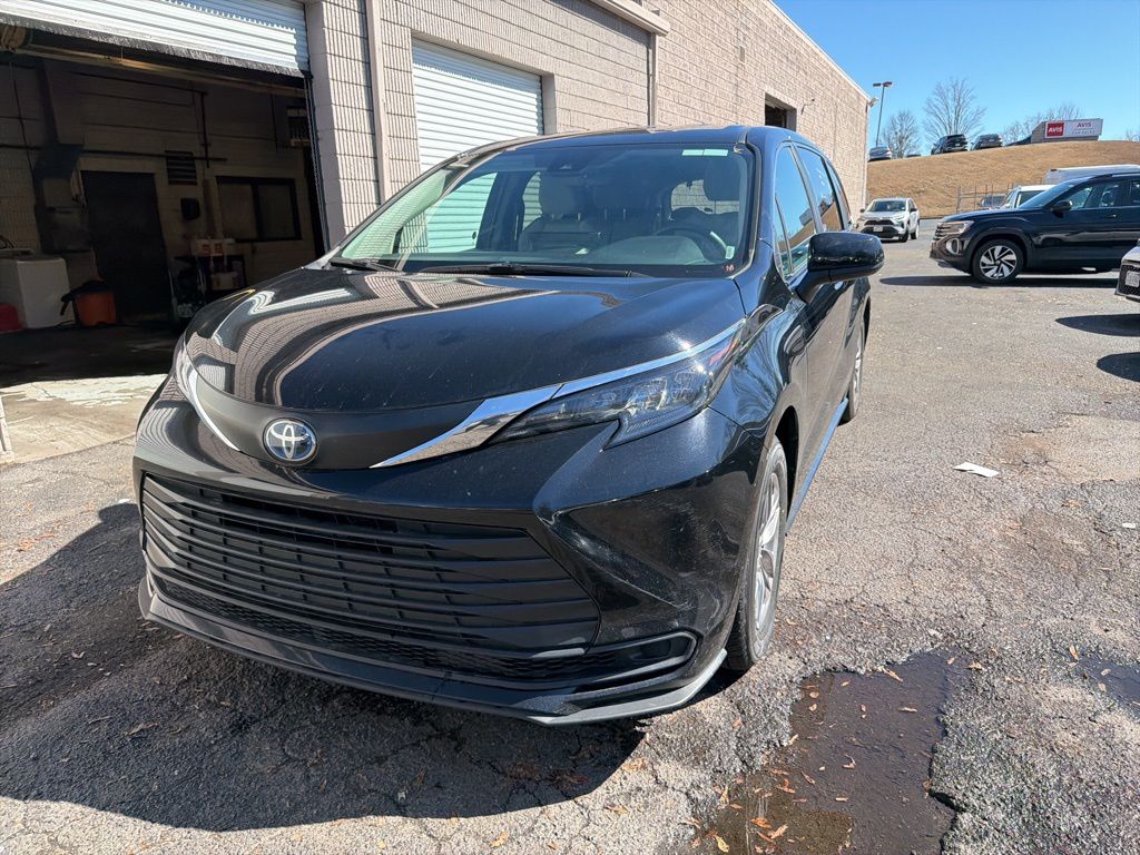 Thumbnail: 2025 Toyota Sienna - 1