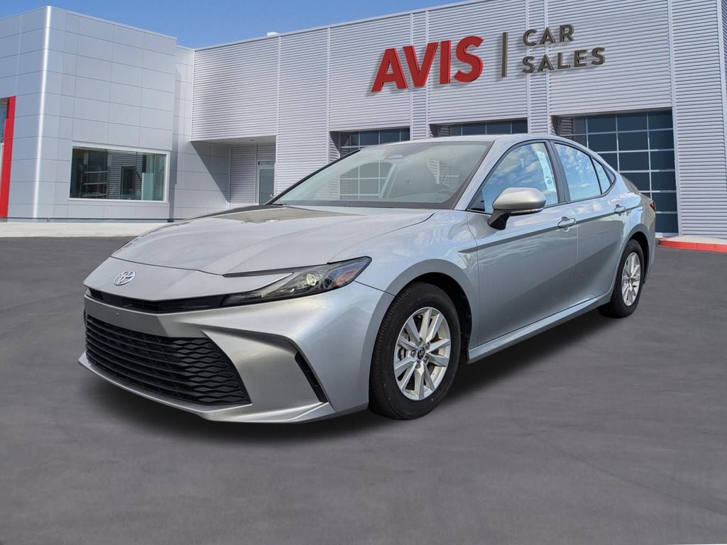 2025 Toyota Camry LE's photo