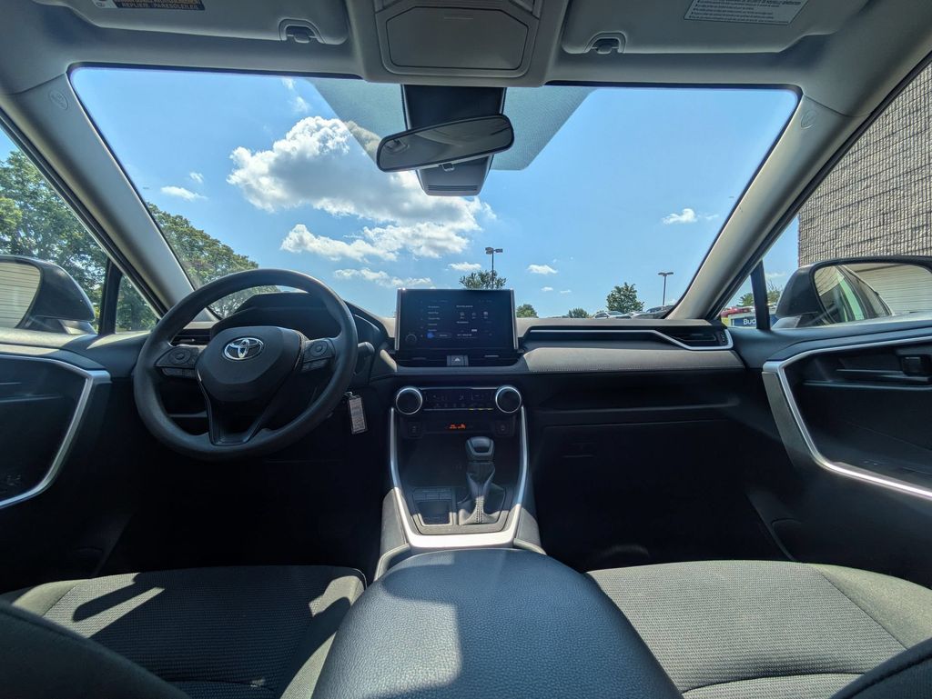 Thumbnail: 2025 Toyota RAV4 - 26