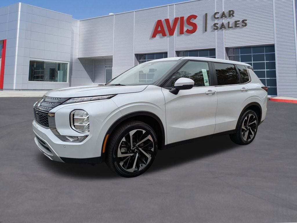 Thumbnail: 2024 Mitsubishi Outlander - 1