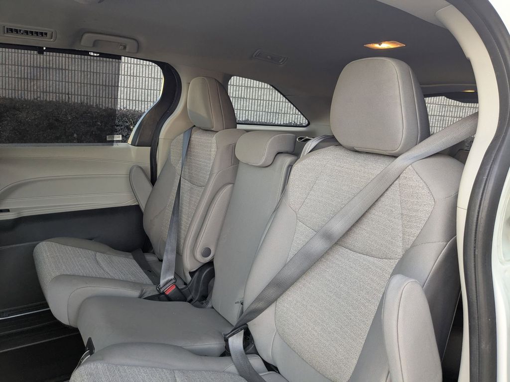 Thumbnail: 2024 Toyota Sienna - 25