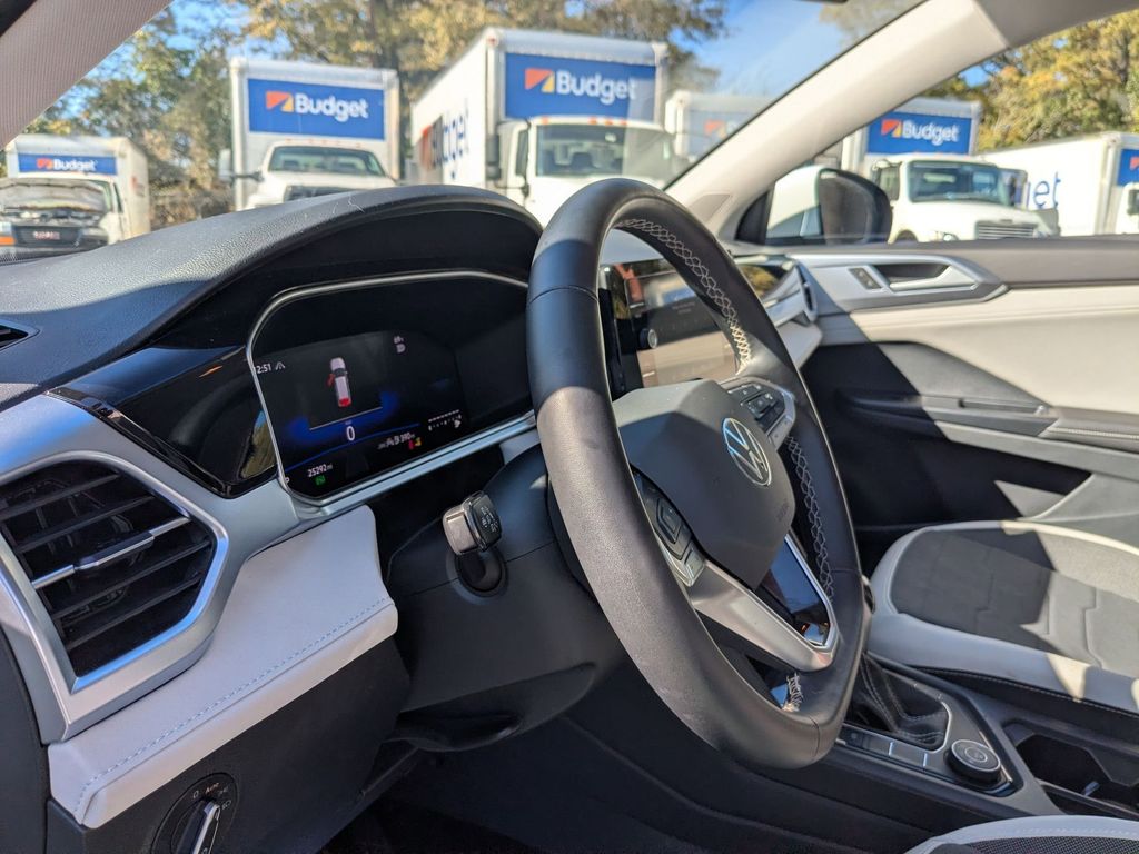 Thumbnail: 2025 Volkswagen Taos - 14