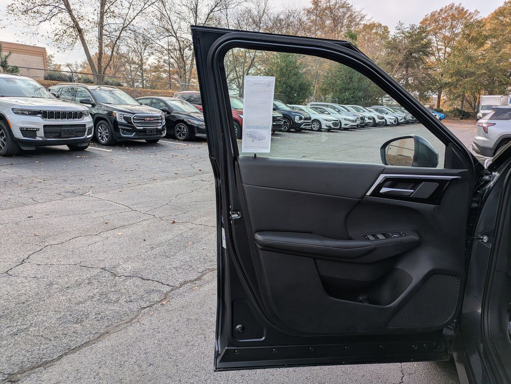 Thumbnail: 2024 Mitsubishi Outlander - 11