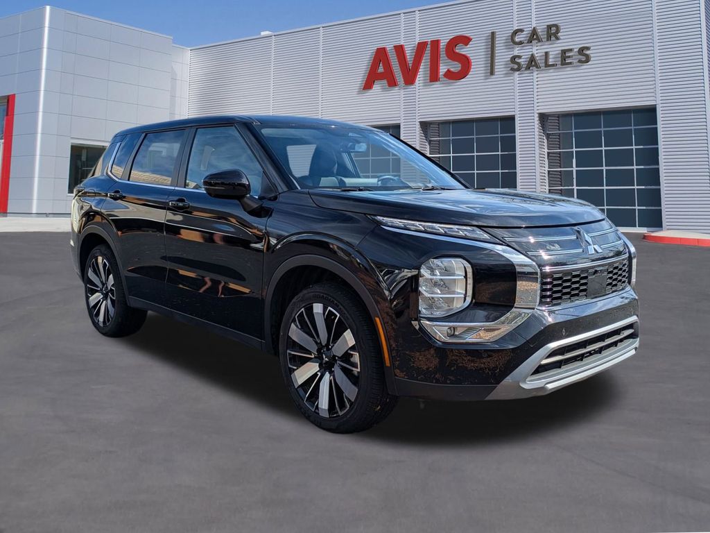 Thumbnail: 2025 Mitsubishi Outlander - 3