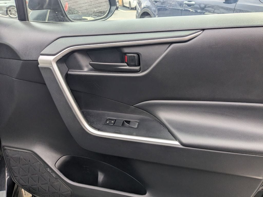 Thumbnail: 2023 Toyota RAV4 - 32