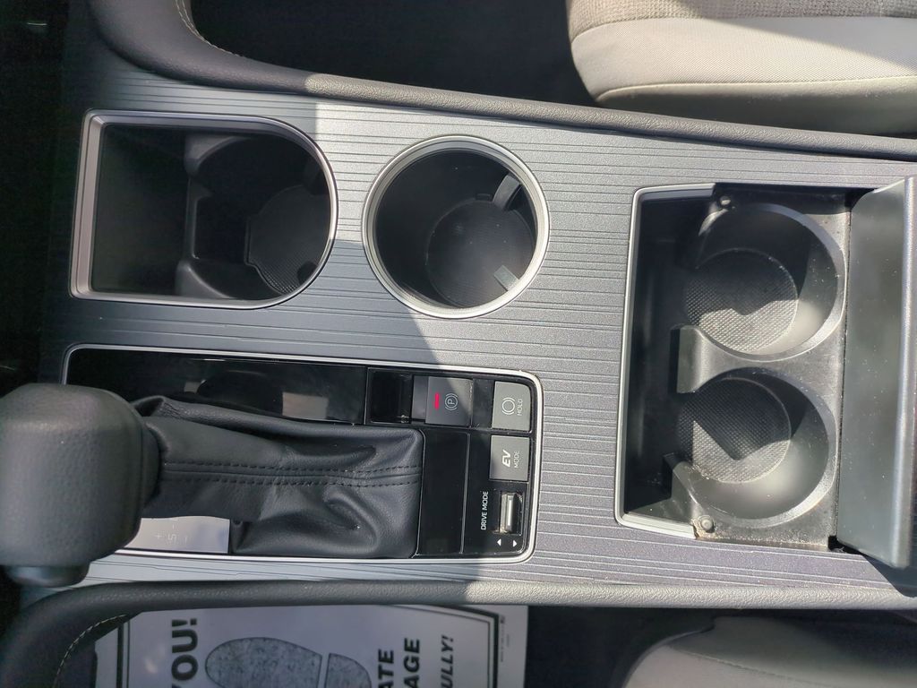 Thumbnail: 2025 Toyota Sienna - 24