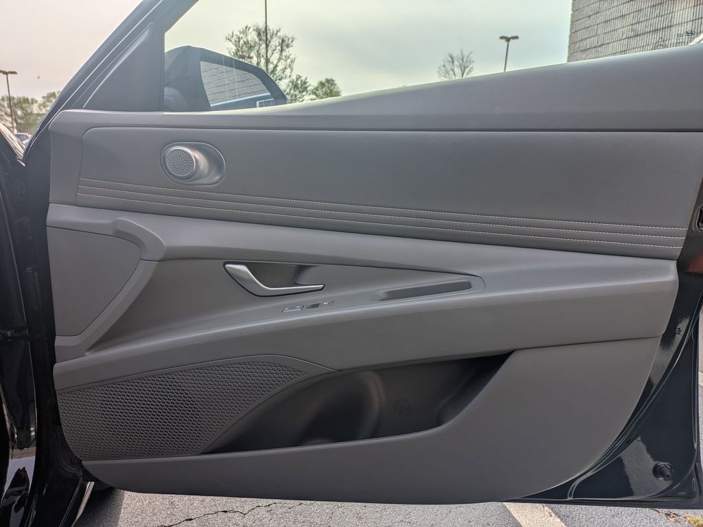 Thumbnail: 2025 Hyundai Elantra - 32