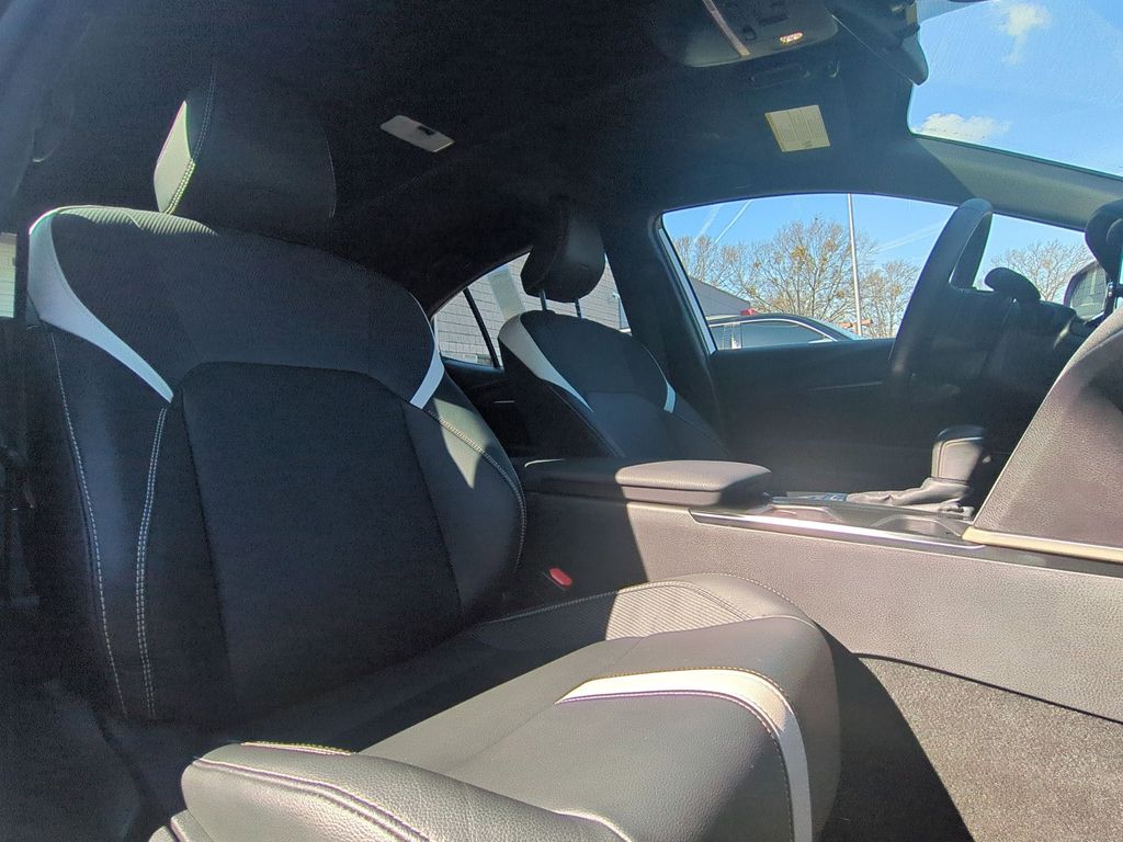 Thumbnail: 2025 Toyota Camry - 31