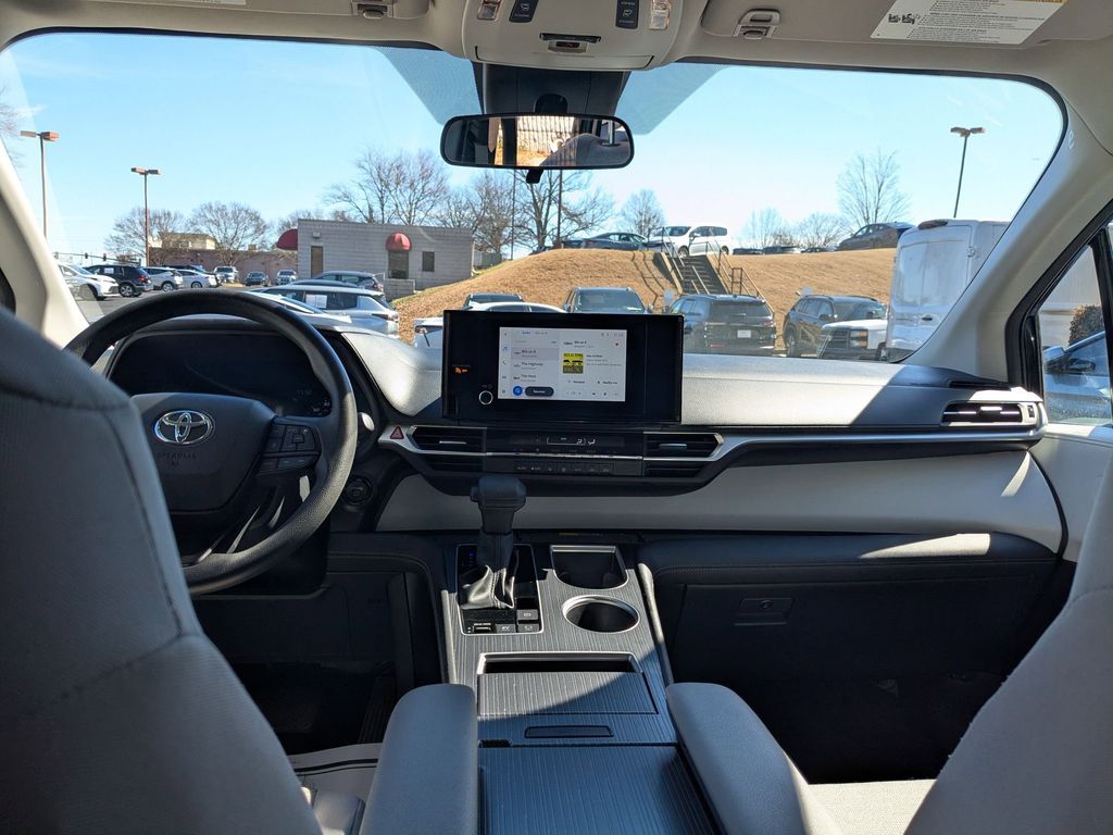 Thumbnail: 2025 Toyota Sienna - 23