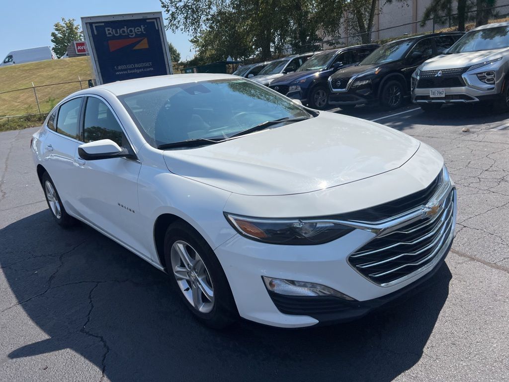 2024 Chevrolet Malibu 1LT photo 3