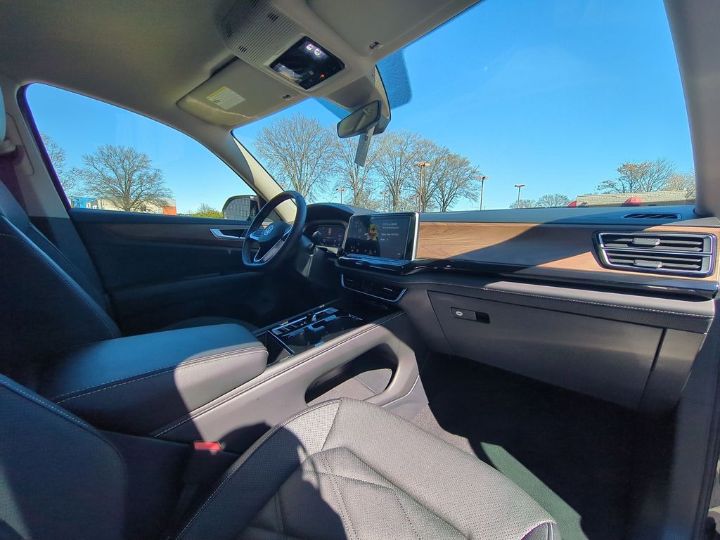 Thumbnail: 2025 Volkswagen Atlas - 32