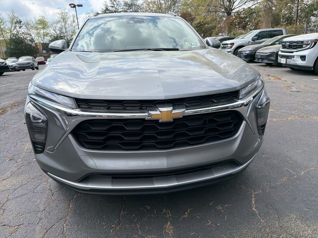 Thumbnail: 2025 Chevrolet Trax - 2