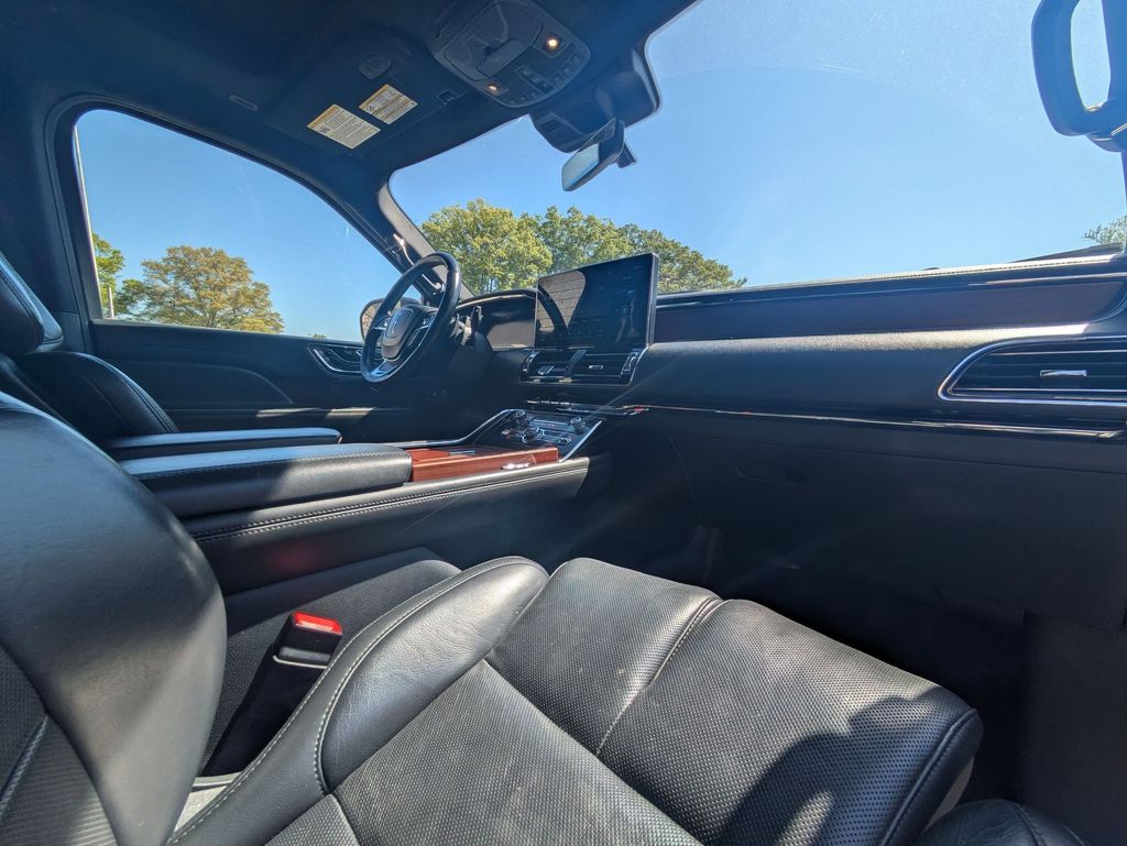 Thumbnail: 2023 Lincoln Navigator - 31