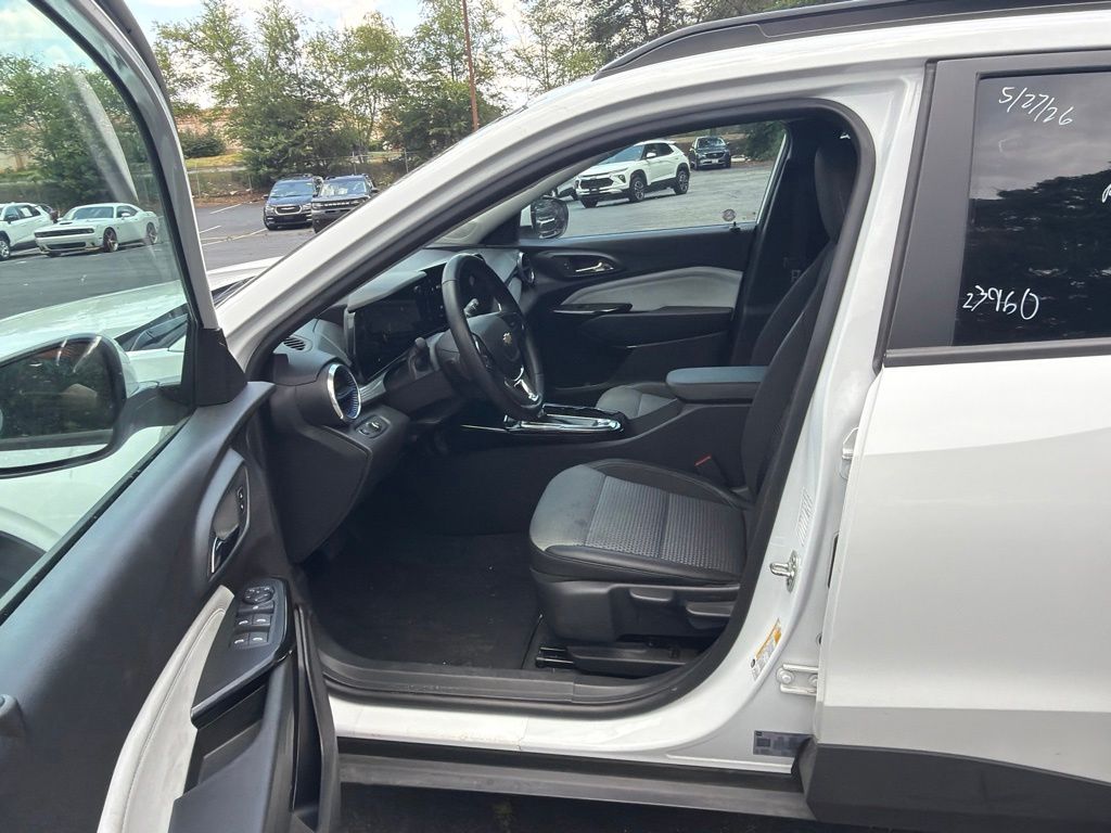 Thumbnail: 2025 Chevrolet Trax - 5