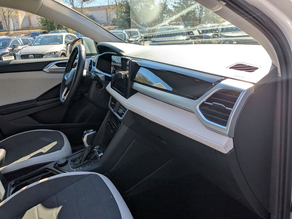 Thumbnail: 2025 Volkswagen Taos - 31