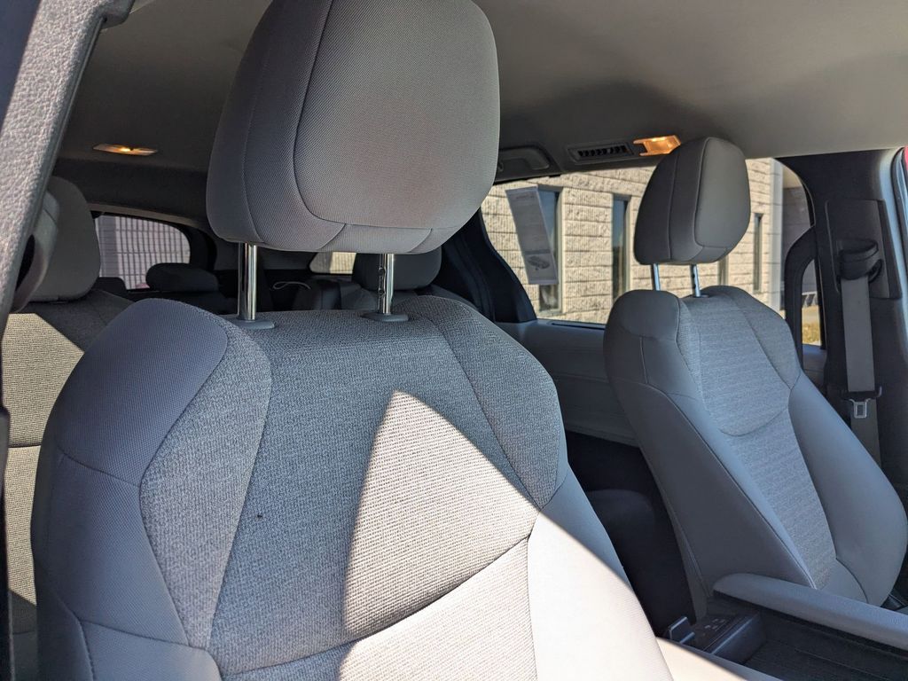 Thumbnail: 2025 Toyota Sienna - 27