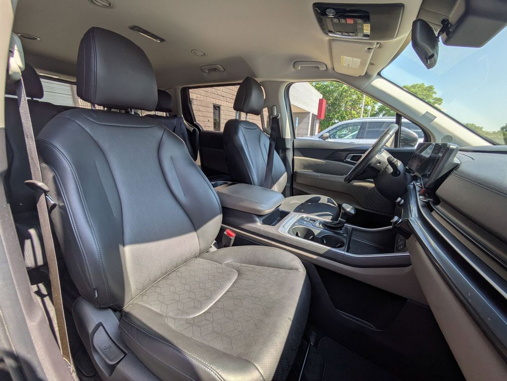 Thumbnail: 2025 Kia Carnival - 28