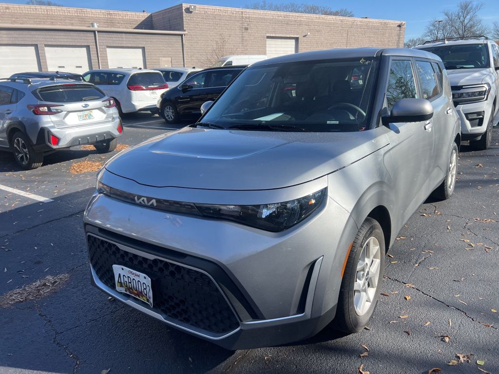 2024 Kia Soul LX's photo