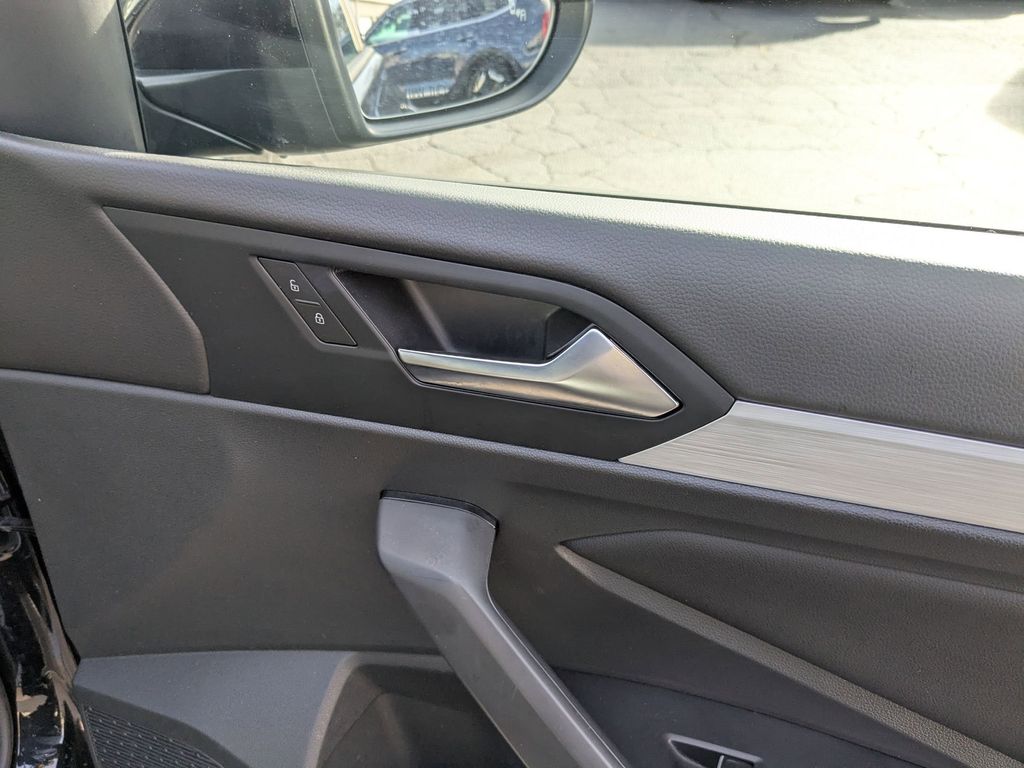 Thumbnail: 2025 Volkswagen Jetta - 32