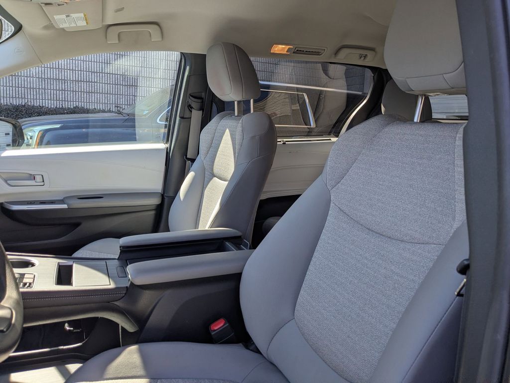 Thumbnail: 2025 Toyota Sienna - 22