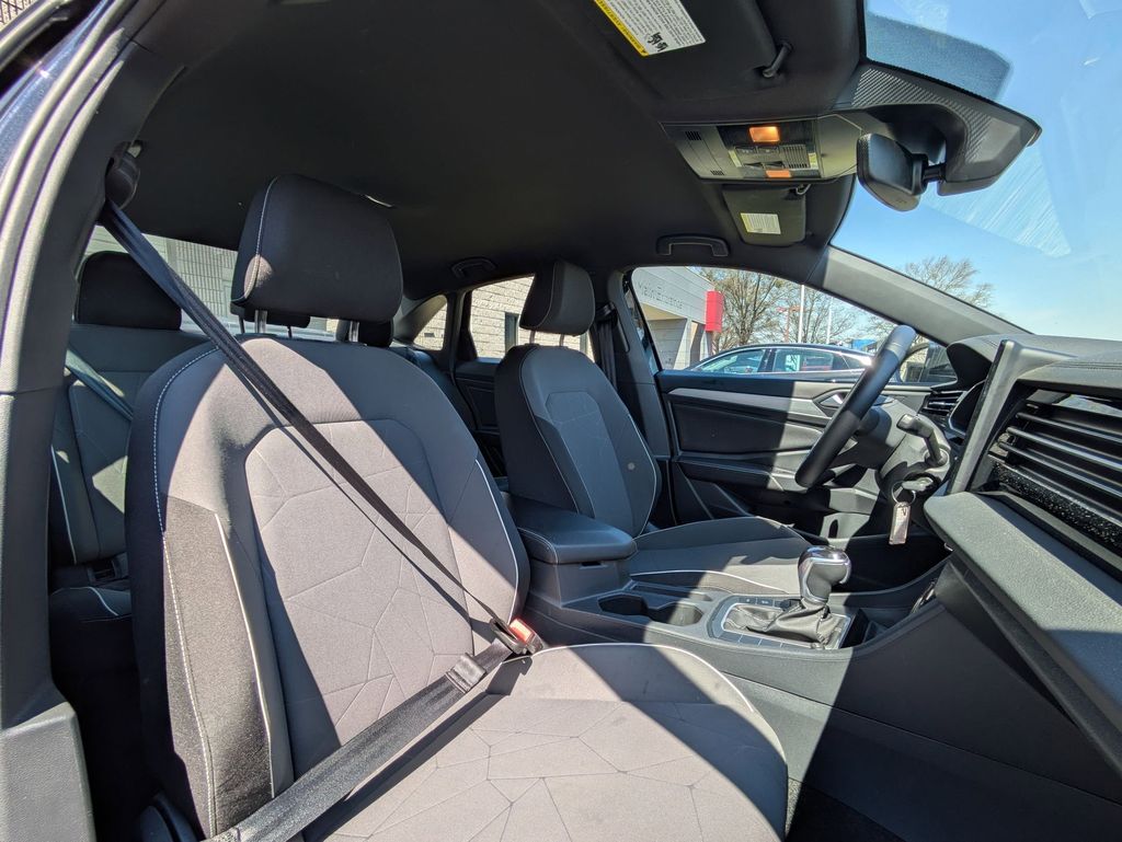 Thumbnail: 2025 Volkswagen Jetta - 28