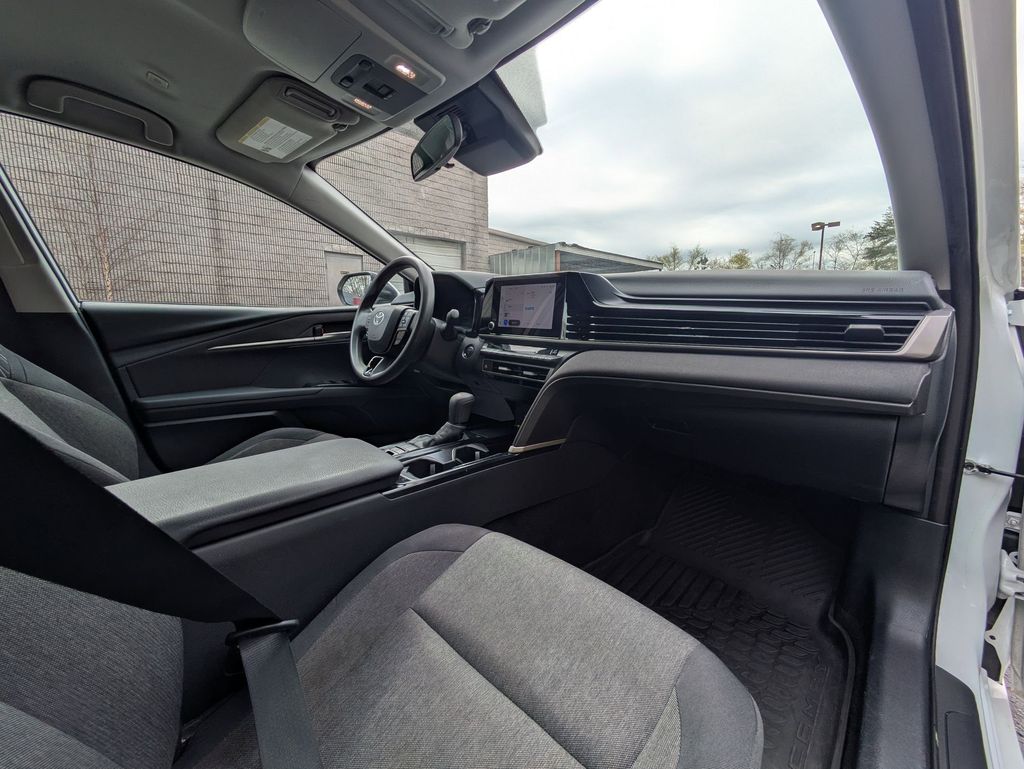 Thumbnail: 2025 Toyota Camry - 32