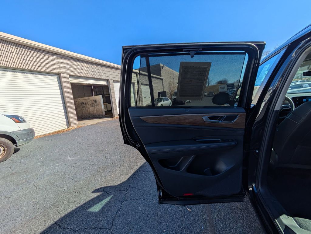 Thumbnail: 2025 Volkswagen Atlas - 26