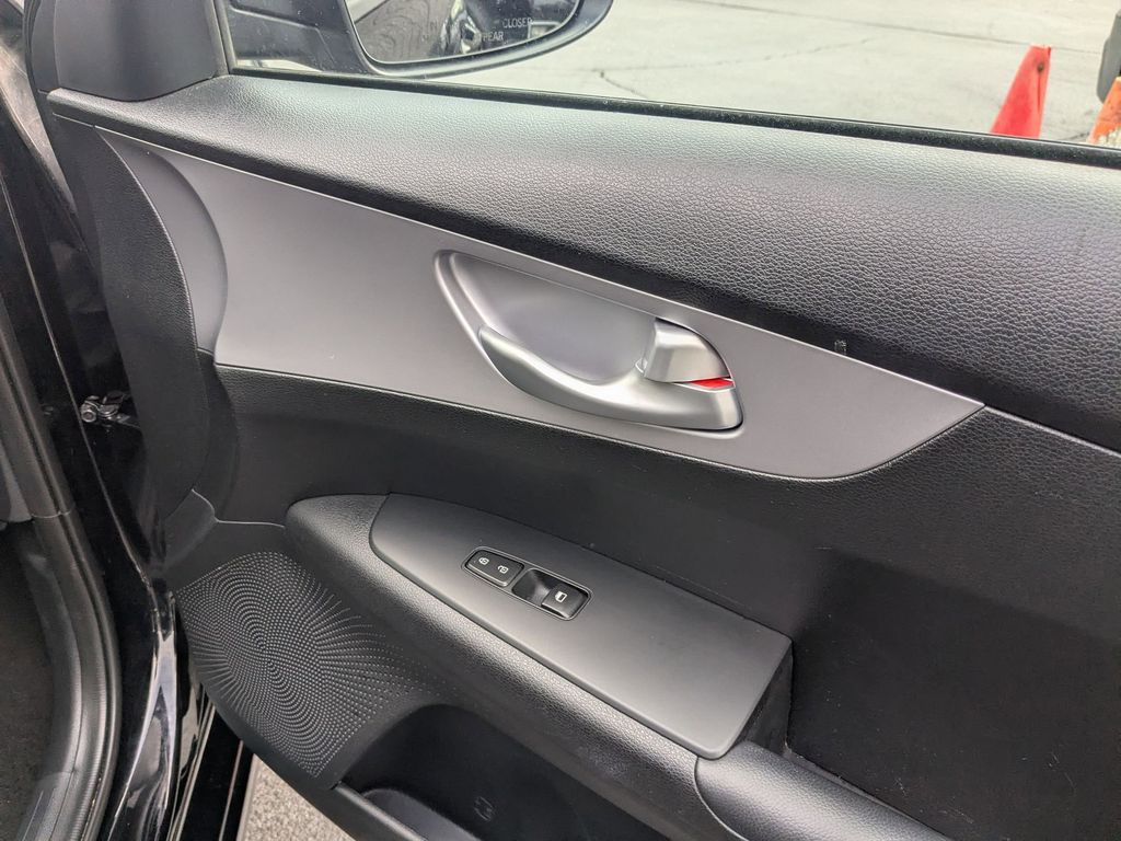 Thumbnail: 2024 Kia Forte - 30