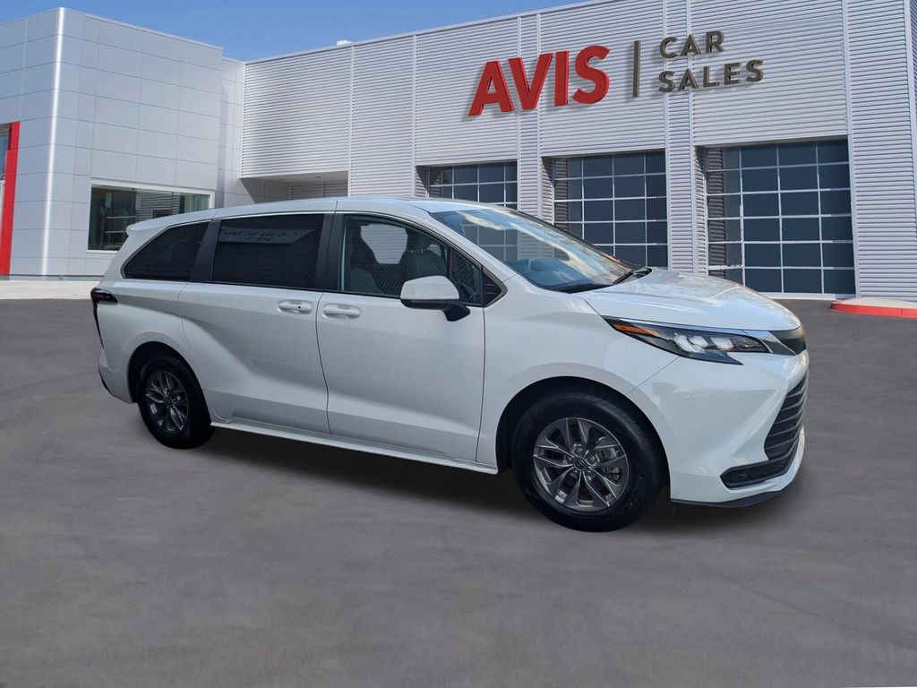 Thumbnail: 2025 Toyota Sienna - 5