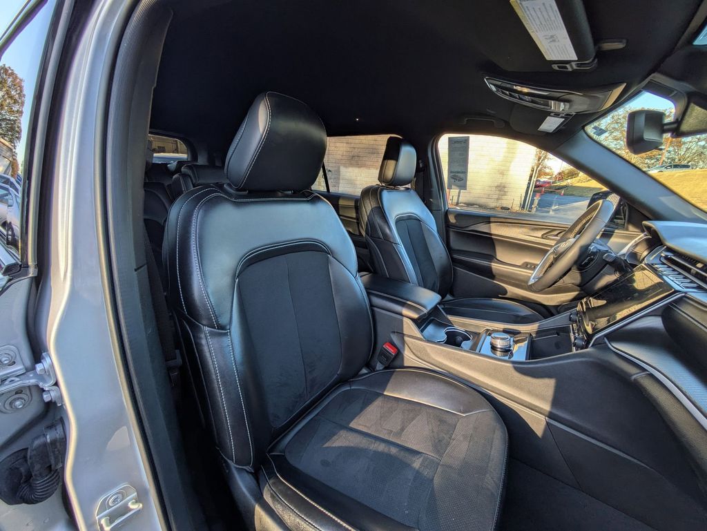 Thumbnail: 2024 Jeep Grand Cherokee L - 29