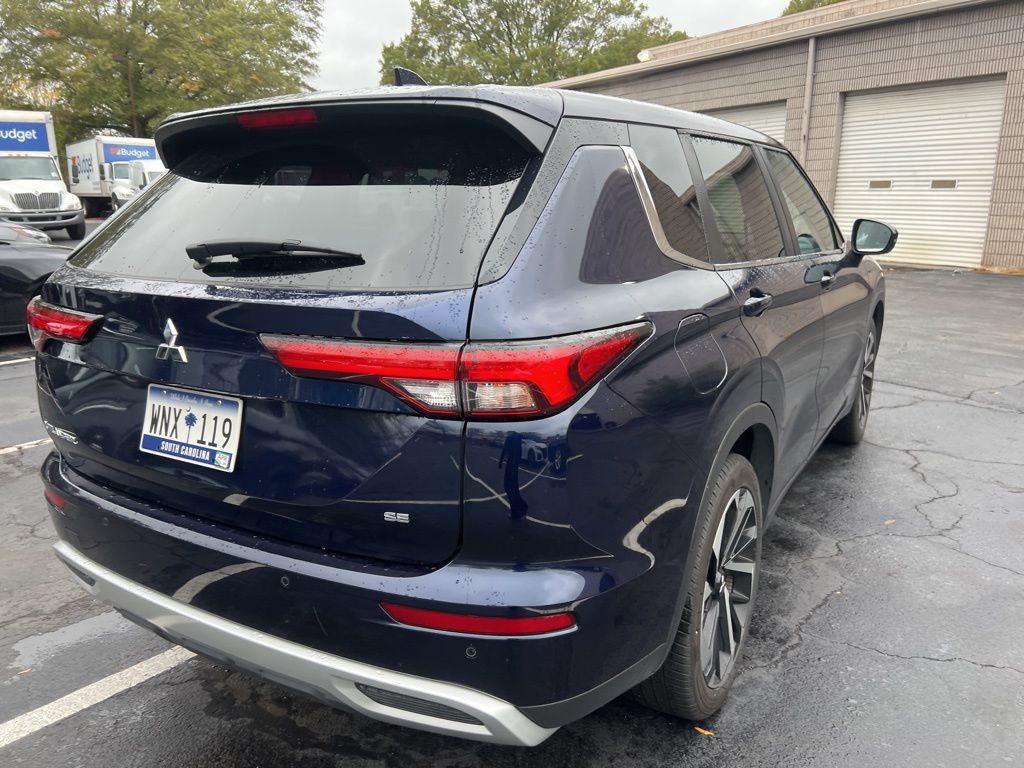 Thumbnail: 2024 Mitsubishi Outlander - 10