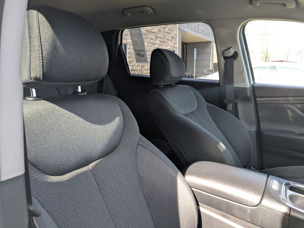 Thumbnail: 2023 Hyundai Santa Fe - 31