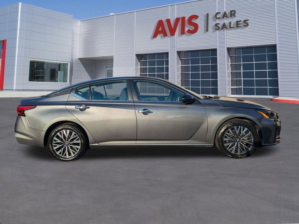 2024 Nissan Altima 2.5 SV photo 4