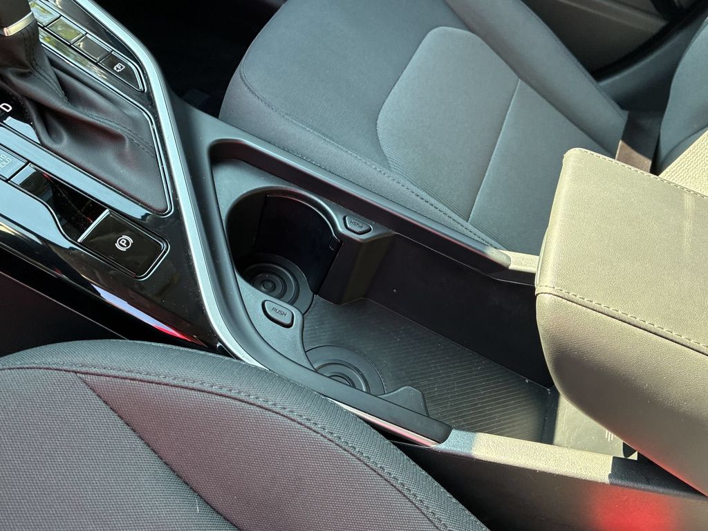 Thumbnail: 2025 Kia Niro - 23